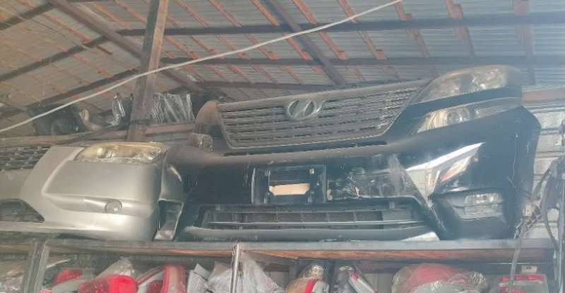 Передний Бампер Toyota Alphard 2010